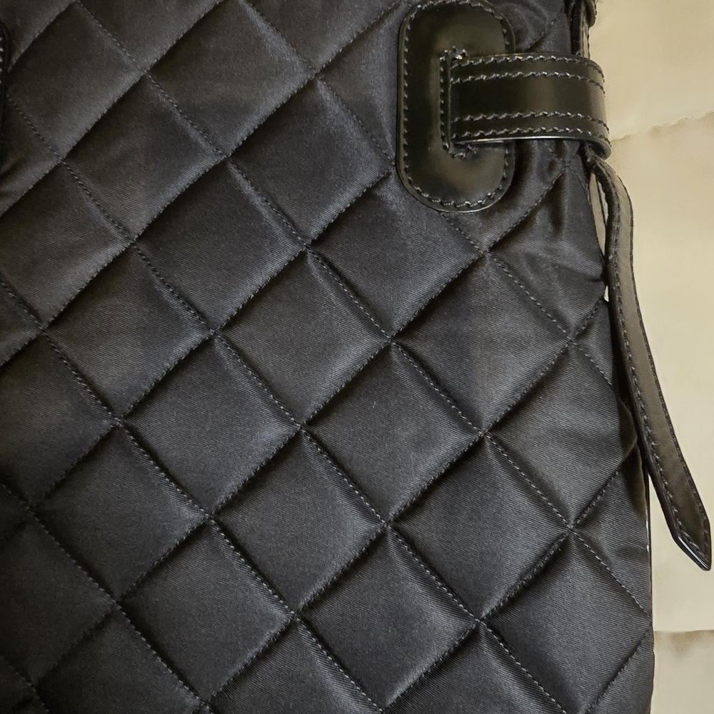 Elegant BURBERRY Black Quilted Crossbody Bag - Picture 4 of 9
